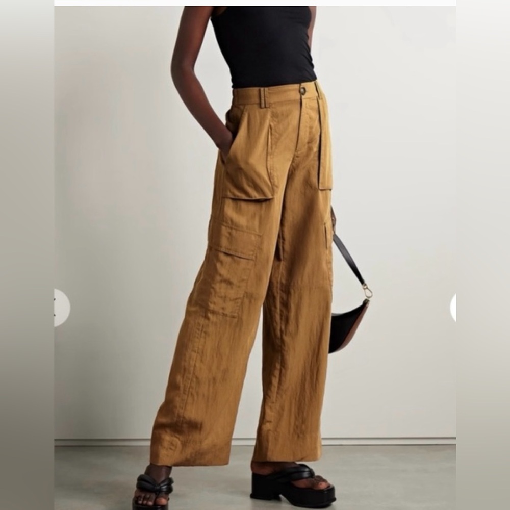 Vince camel colored wide leg cargo pants in tencel fabric. Size 4. Worn once